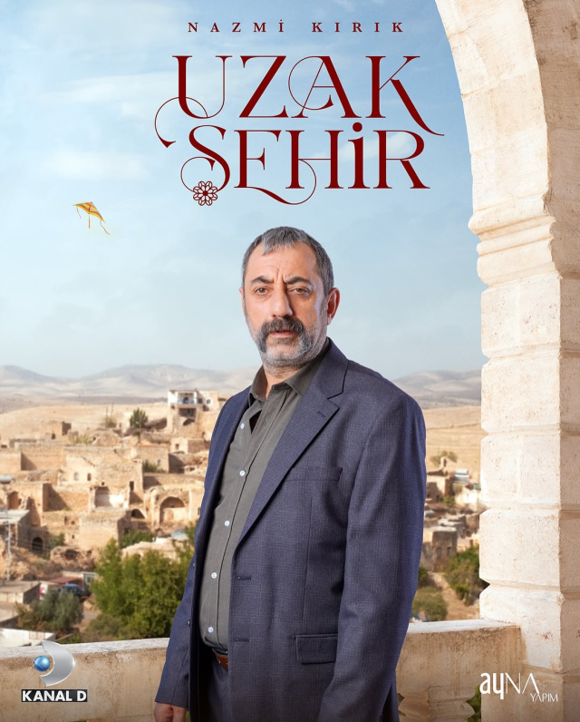 ممثلة مدينة بعيدة تدعم حركة 'جدل الشعر' لحزب DEM