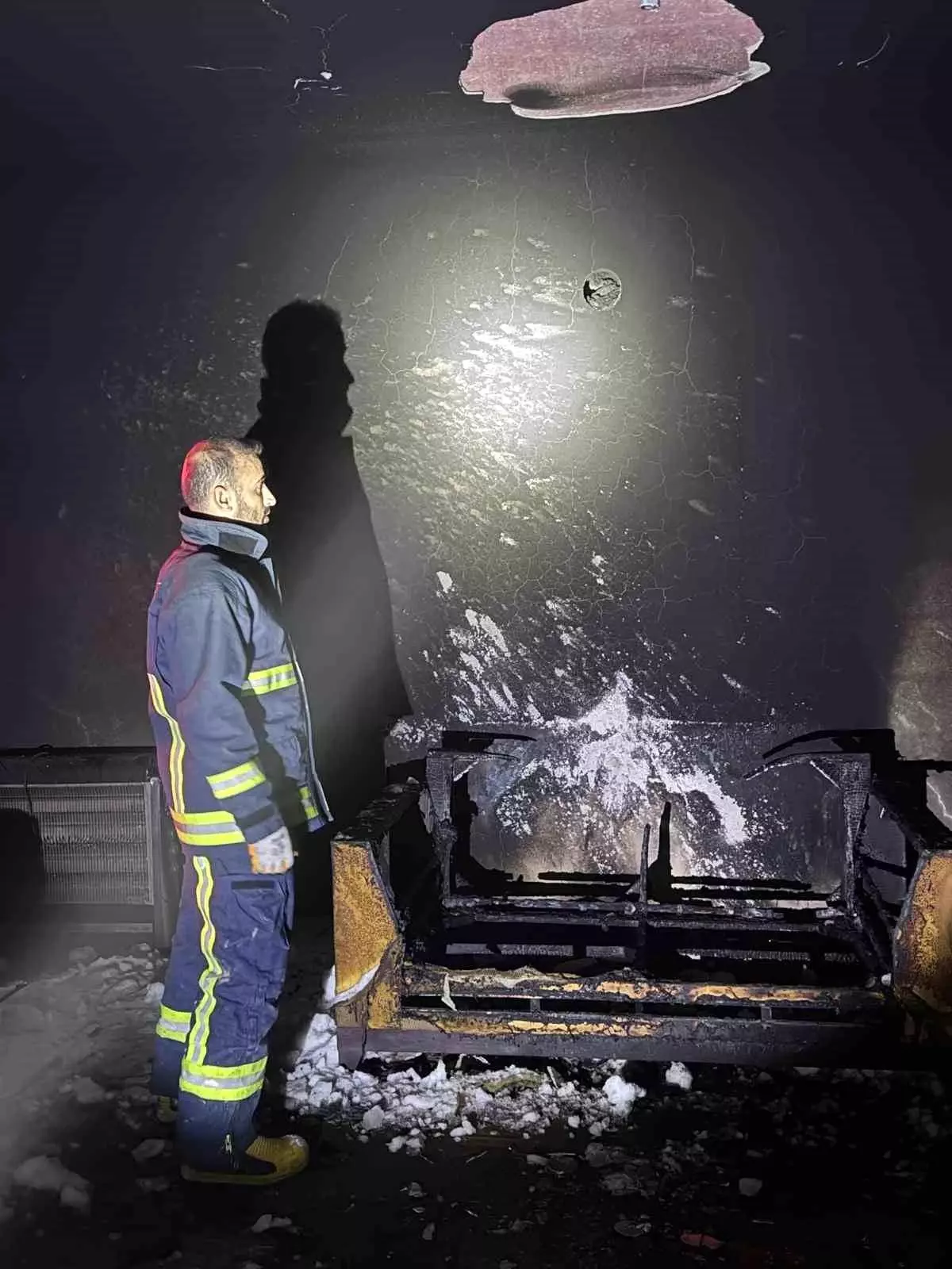 Van'da çıkan yangında bir ev kullanılamaz hale geldi