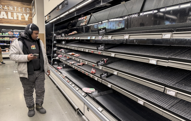 The public's anger in the U.S. continues! Thousands in the streets despite the paralyzing cold