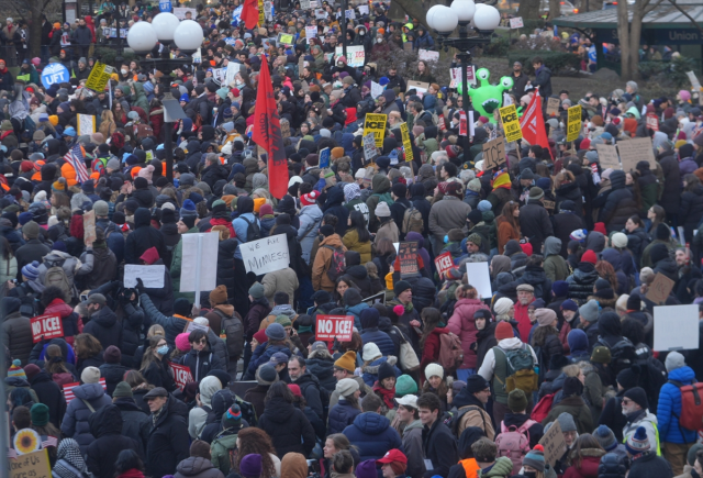 The public's anger in the U.S. continues! Thousands in the streets despite the paralyzing cold