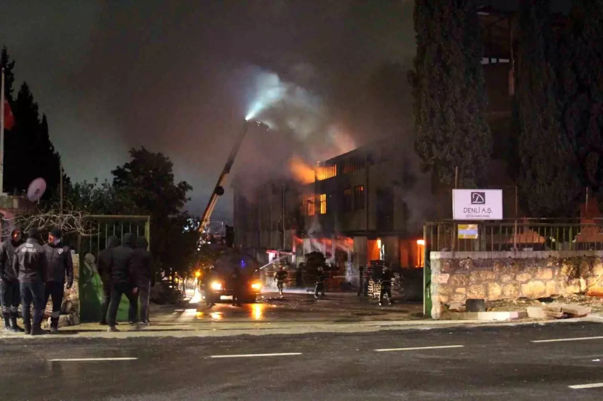 Adana'da fabrika yangını