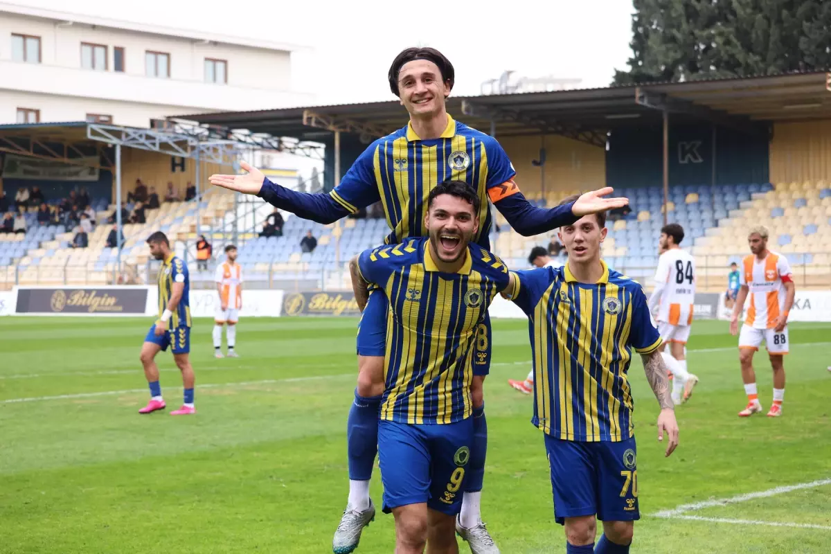 Menemen FK, Adanaspor'u 3-0 mağlup ederek Play-Off umutlarını sürdürdü