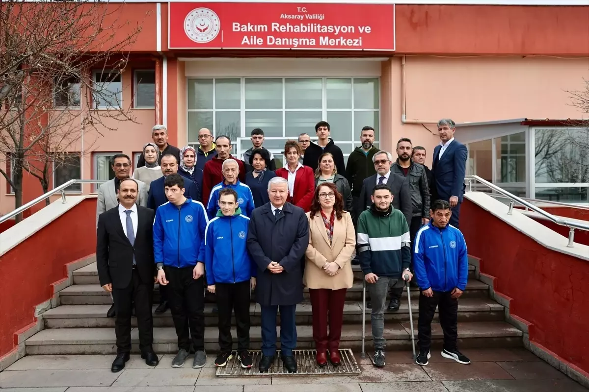 Aksaray Valisi Duru, Aksaray Bakım, Rehabilitasyon ve Aile Danışma Merkezini ziyaret etti
