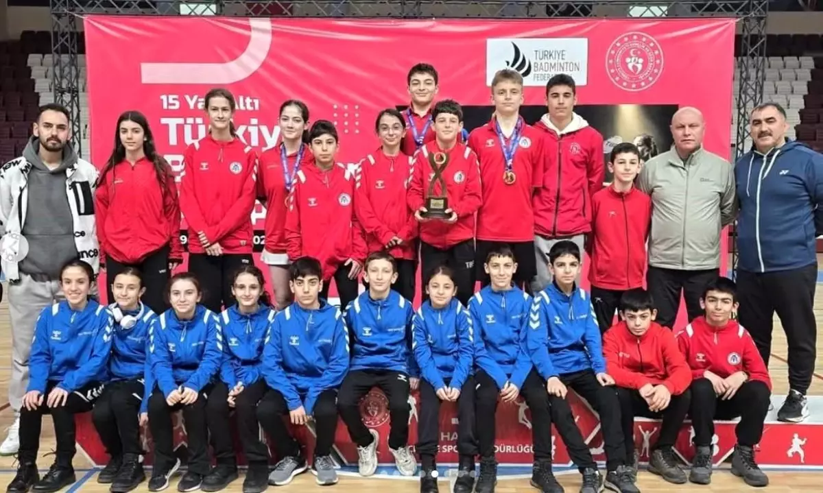 Badminton'da Erzincan rüzgârı: 3 şampiyonluk, 1 ikincilik