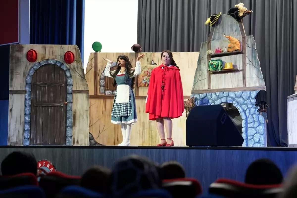 Bafra'da çocuklar 'Bir Külkedisi Hikayesi' ile eğlendi