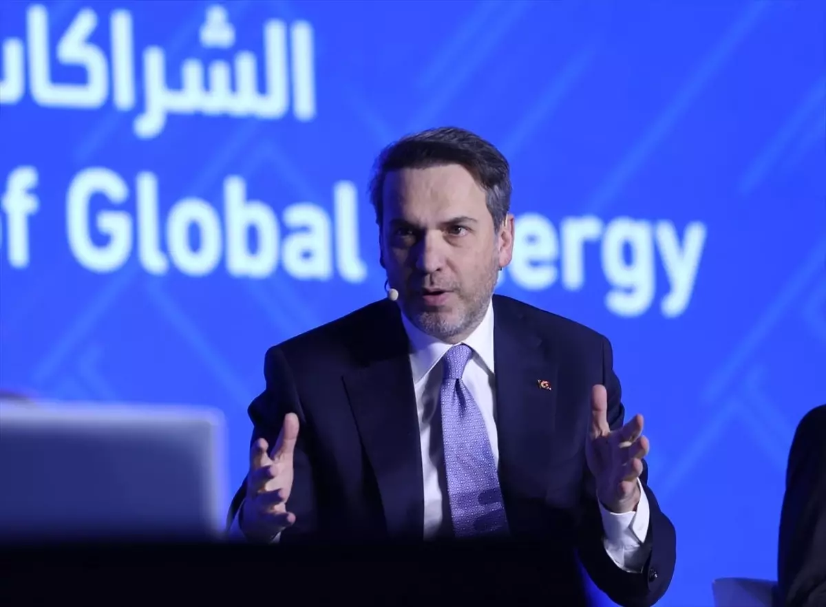Bakan Bayraktar, enerjideki belirsizliklerin aşılmasında 'güçlü uluslararası işbirliğinin' önemini vurguladı Açıklaması