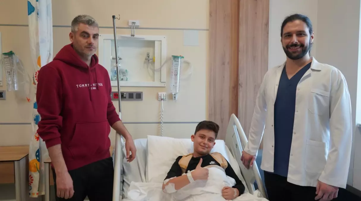 Belindeki tümör nedeniyle felç riski bulunan Bünyamin, sağlığına kavuştu