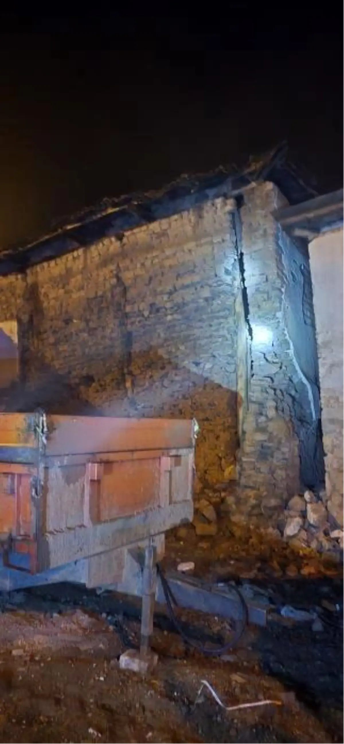 Bursa ve Balıkesir'de deprem anı böyle kaydedildi