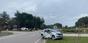 Çanakkale'de iki pikabın çarpıştığı kazada 2 kişi yaralı