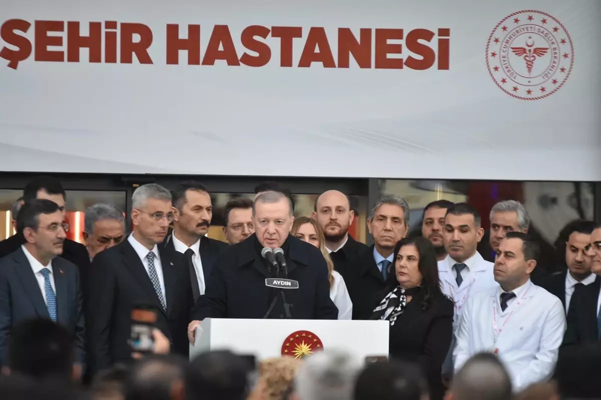 Cumhurbaşkanı Erdoğan: Ne emekli umurlarında ne maaş yerine harçlık verdikleri işçiler