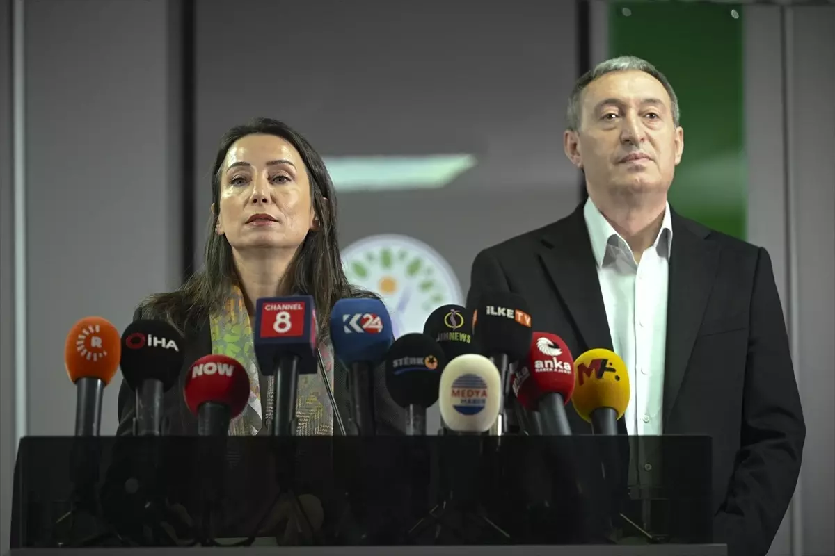 DEM Parti Eş Genel Başkanları Hatimoğulları ve Bakırhan, basın açıklaması yaptı