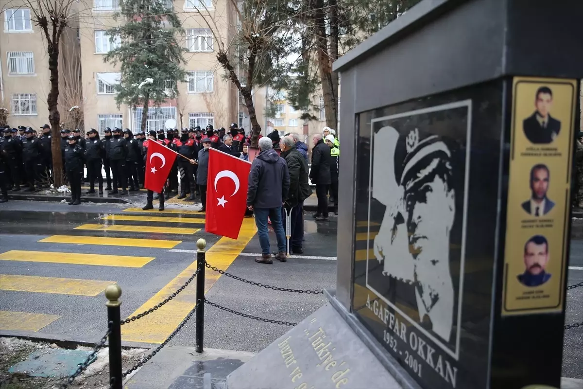 Diyarbakır'da şehit edilen Gaffar Okkan ve 5 polis memuru törenle anıldı