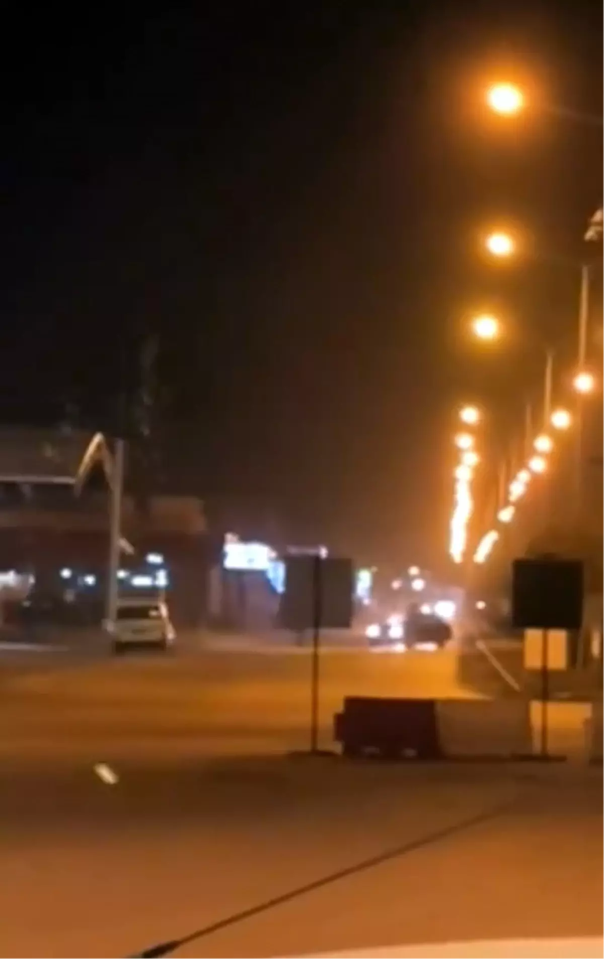 Alkollü ve Ehliyetsiz Sürücü Drift Yaparken 2 Kişiye Çarptı