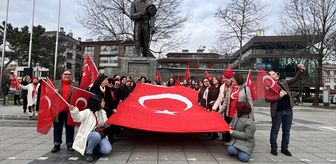 Düzce'de kadınlar, terör örgütü yandaşlarının Türk bayrağına saldırısına tepki gösterdi