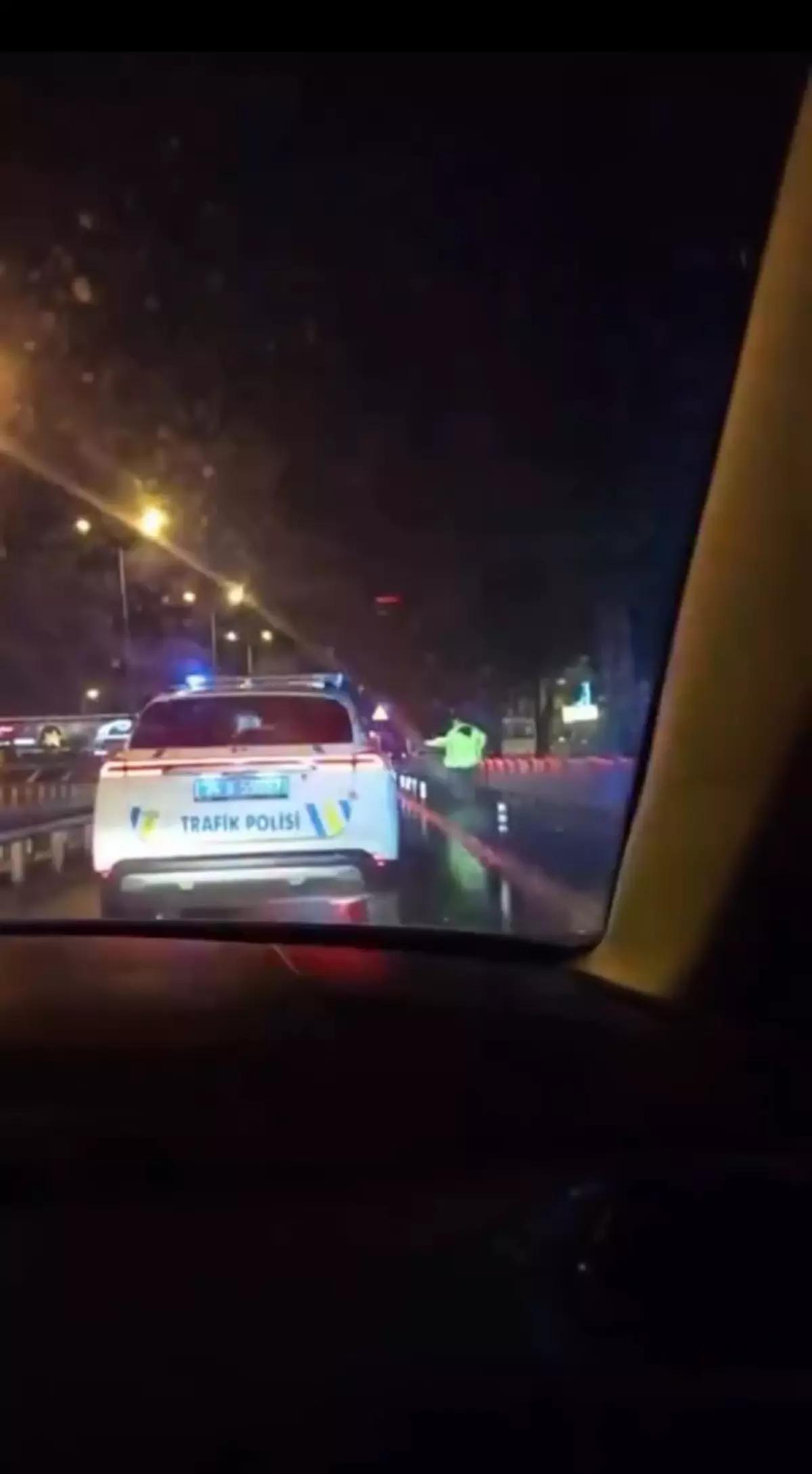 Esenyurt'ta alkollü sürücü aracı polisin üzerine sürdü; tutuklandı