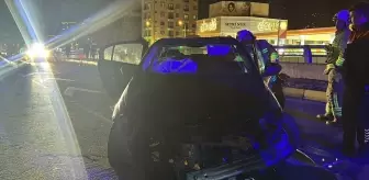 Hatay'da bariyere çarpan otomobilin sürücüsü yaralandı