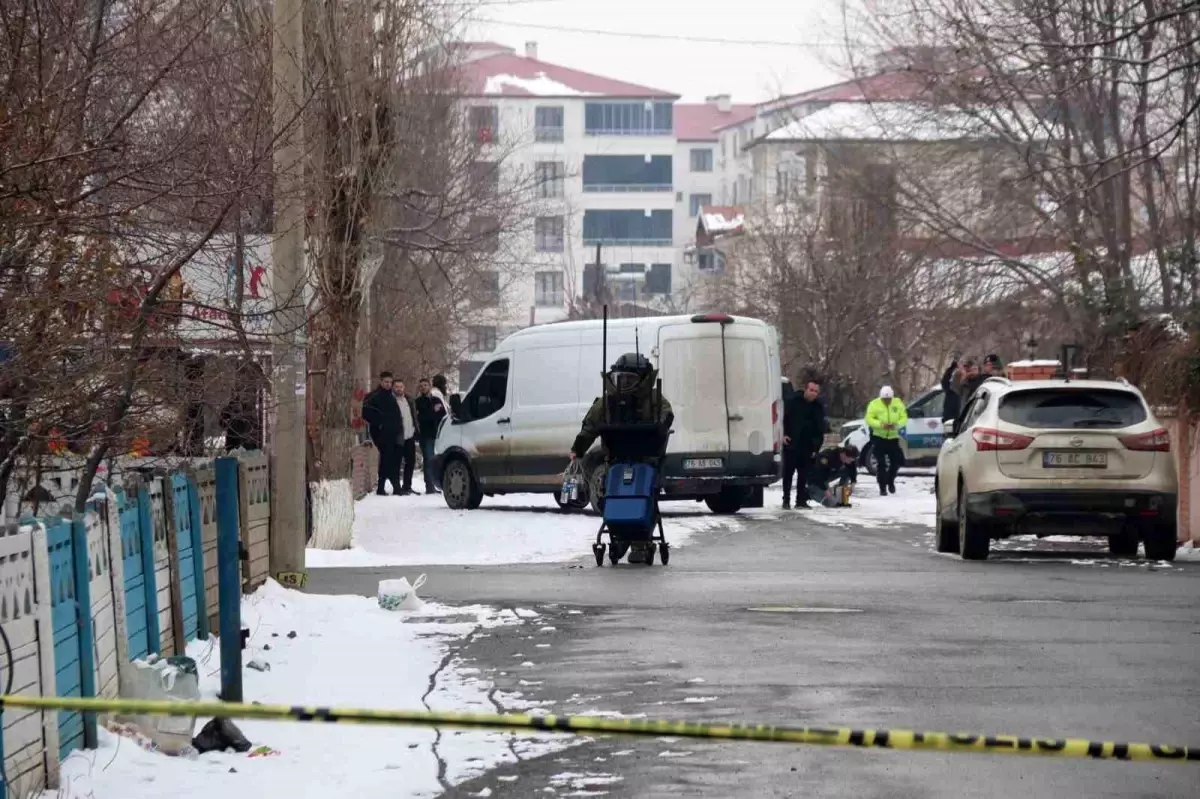 Iğdır'da şüpheli çanta korkuttu, içinden çocuk kıyafetleri çıktı
