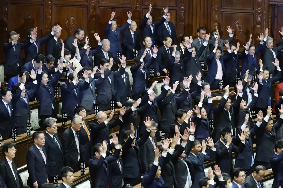 Japonya'da hükümet düştü, ülke erken seçime gidiyor