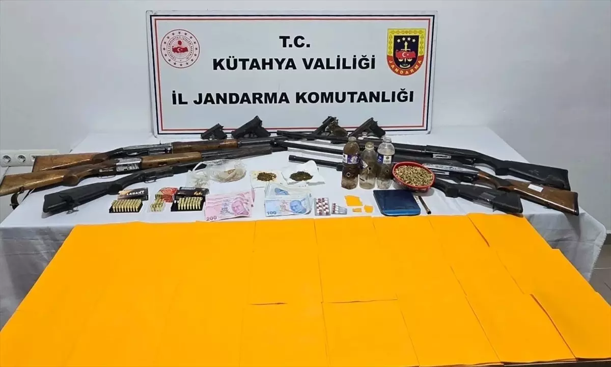 Kütahya'da uyuşturucu ve silah kaçakçılığı operasyonunda 14 şüpheli yakalandı