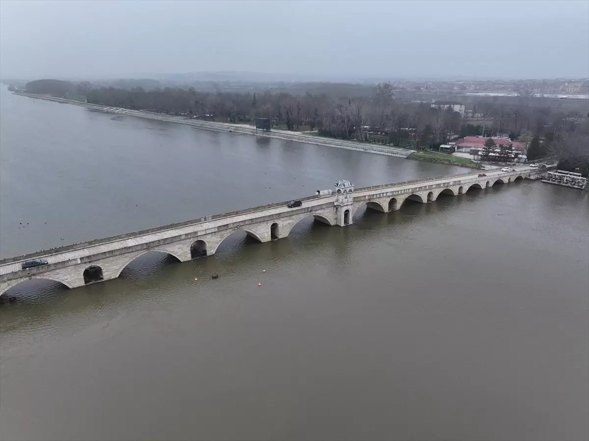Meriç ve Tunca nehirlerinde debi yağışlarla yükseldi