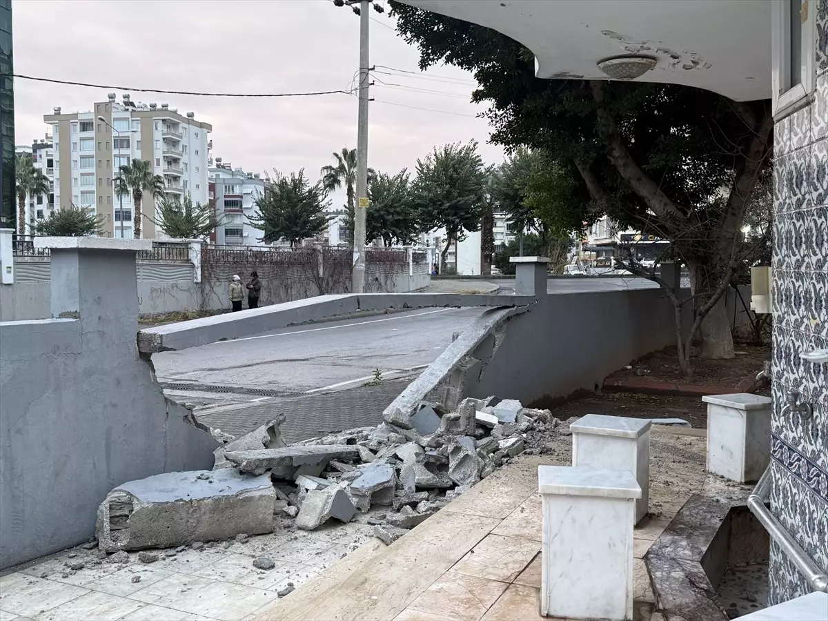 Mersin'de cipin cami duvarına çarpması kamerada