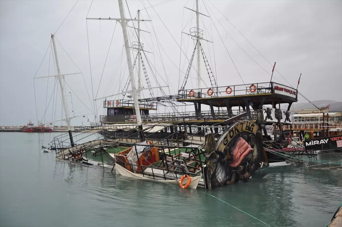 Mersin'in Silifke ilçesinde fırtına etkili oldu