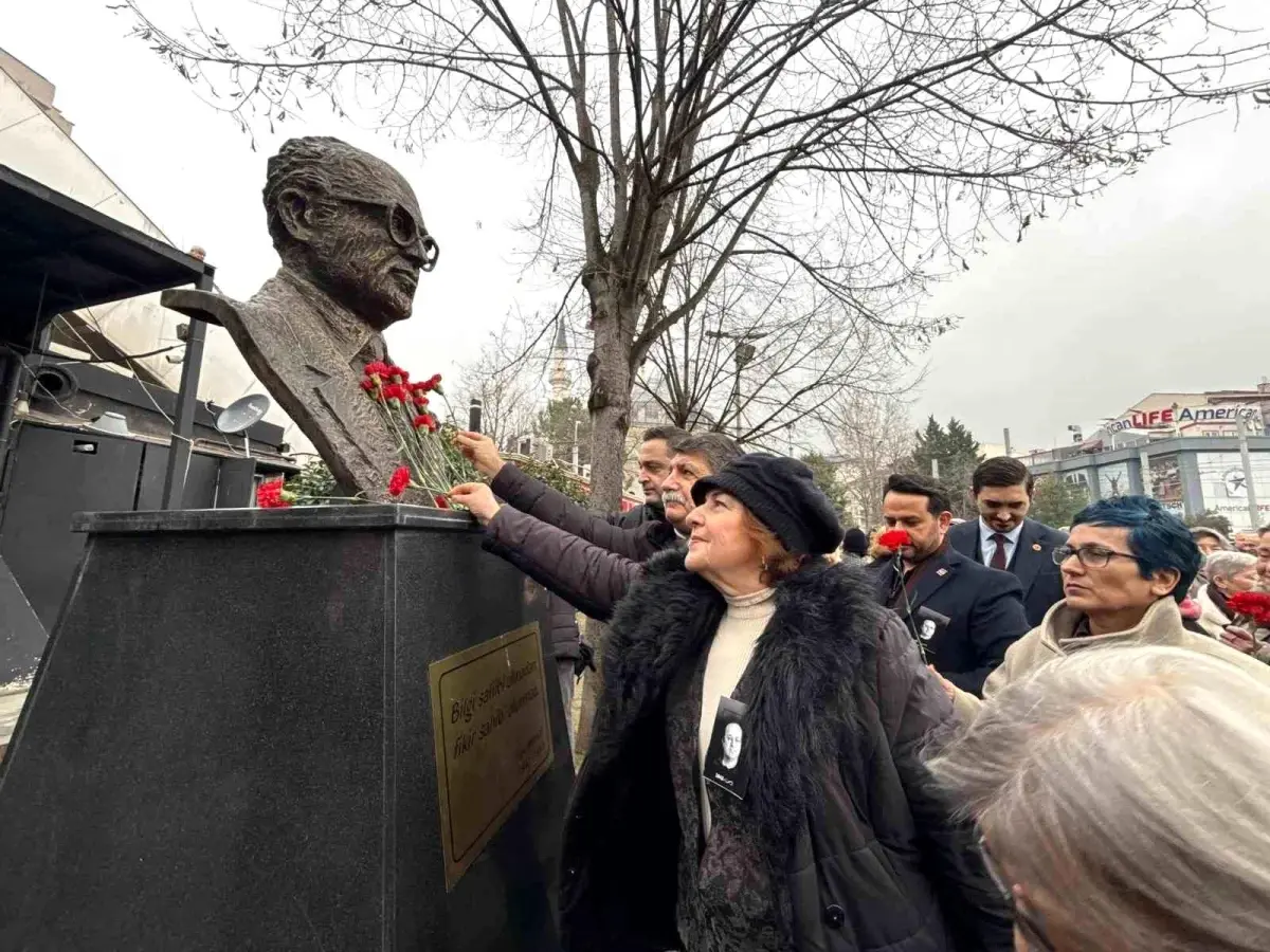 Meslektaşları Uğur Mumcu'yu ölümünün 33. yılında andı
