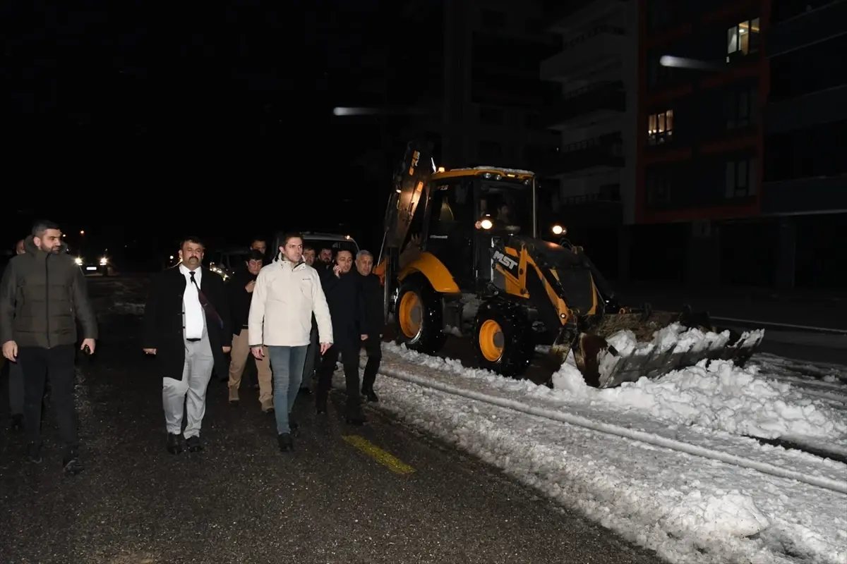 Nusaybin Kaymakamı Çakır, karla mücadele çalışmalarını inceledi
