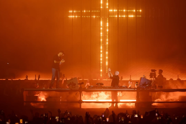 portekizli rahipten dj lige sira disi gecis 19500151 2218 m