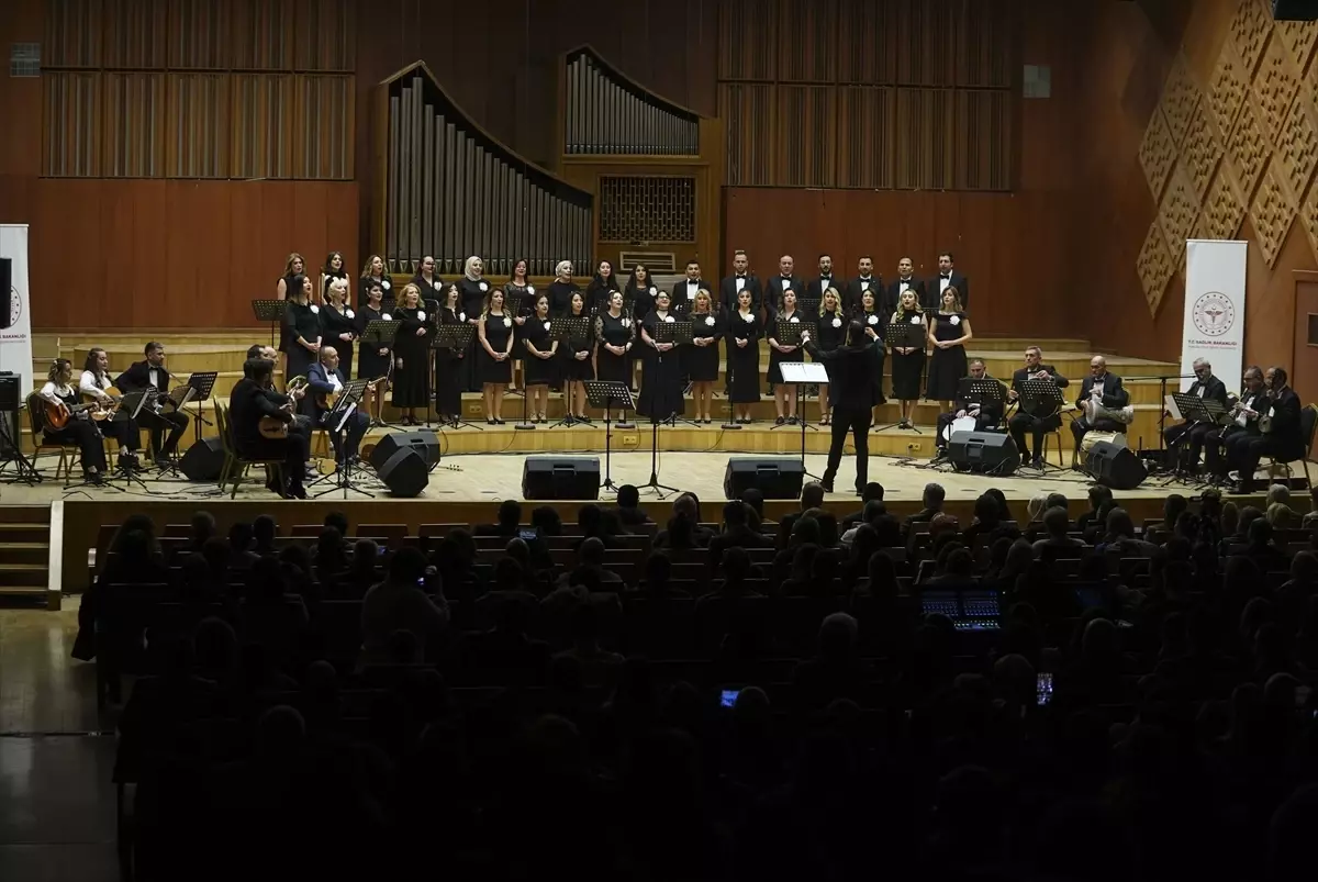 Sağlık çalışanları, 'Türkülerle Şifa' konseri verdi