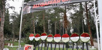 Şehit Emniyet Müdürü Ali Gaffar Okkan, Sakarya'da mezarı başında anıldı