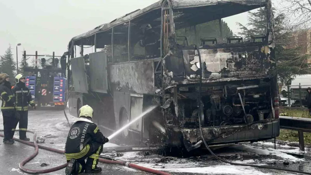 Seyir halindeki yolcu otobüsünde yangın: Facia son anda önlendi