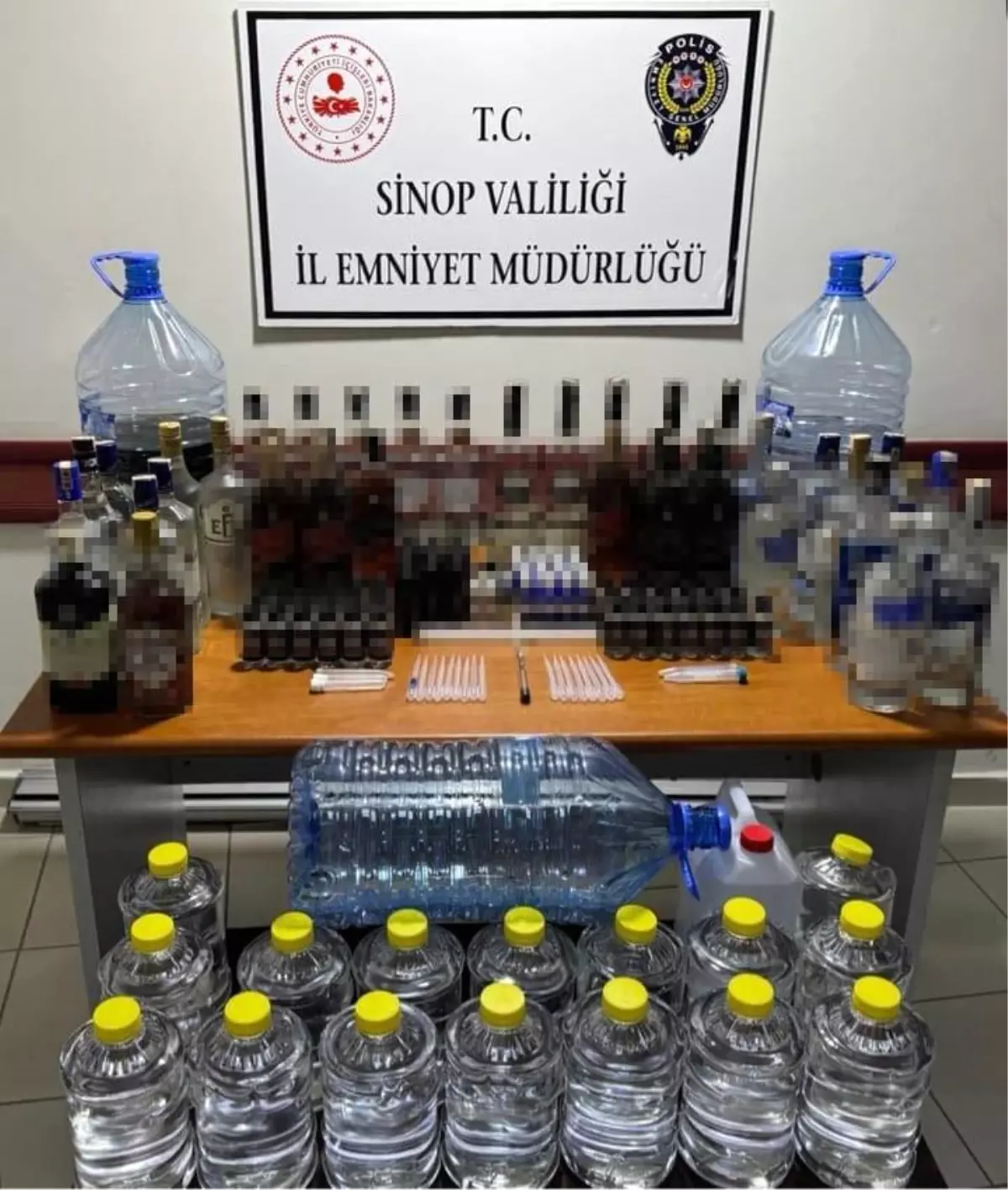 Sinop'ta litrelerce kaçak ürün ele geçirildi