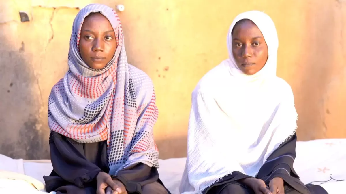 Sudan'da savaşa rağmen okumaya çalışan kız çocukları anlatıyor: 'Arkadaşlarımızın yarısı öldürüldü'