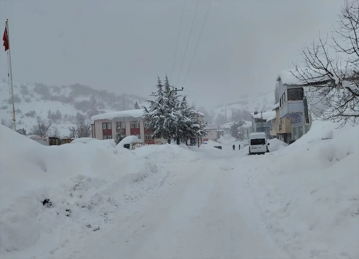Tokat'ın ilçelerinde kar etkili oluyor
