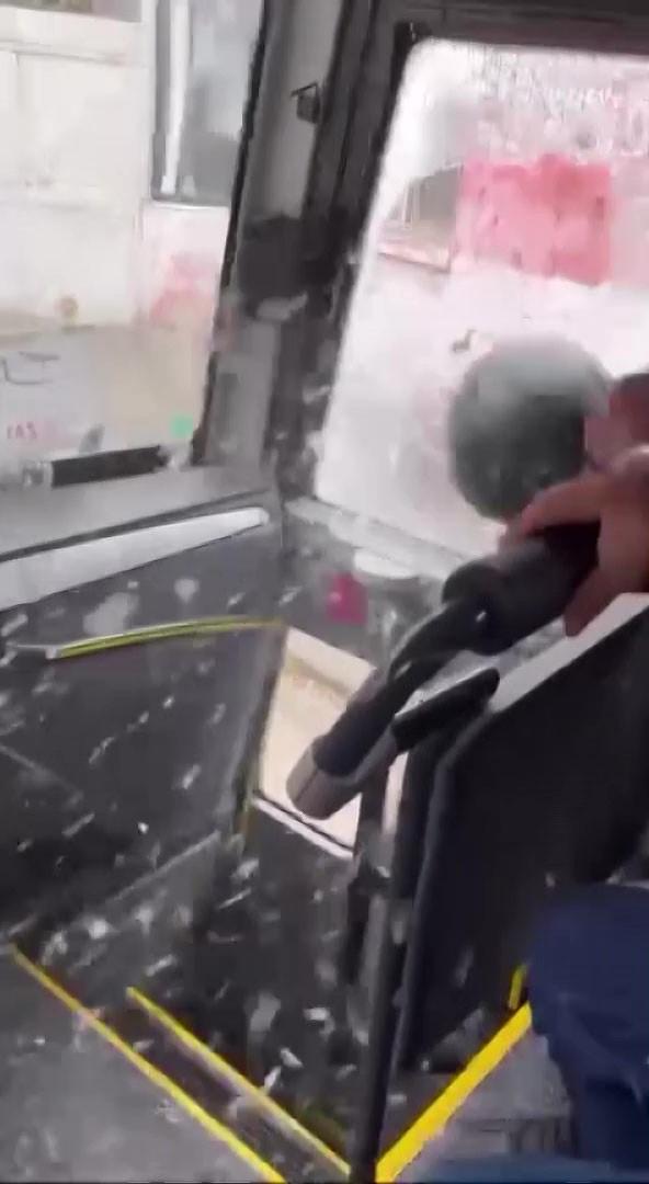 trafikte tartistigi servis aracinin camini 19499850 4858 m