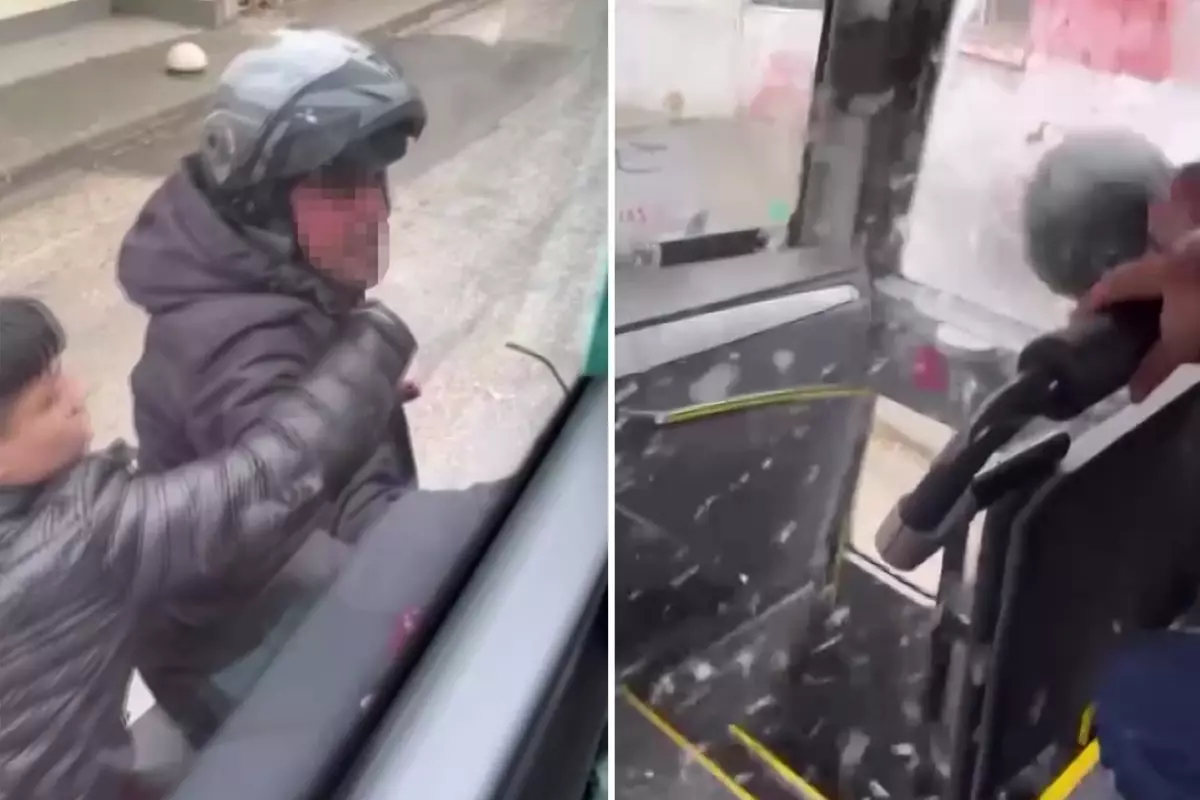 Trafikte tartıştığı servis aracının camını kaskıyla kırdı