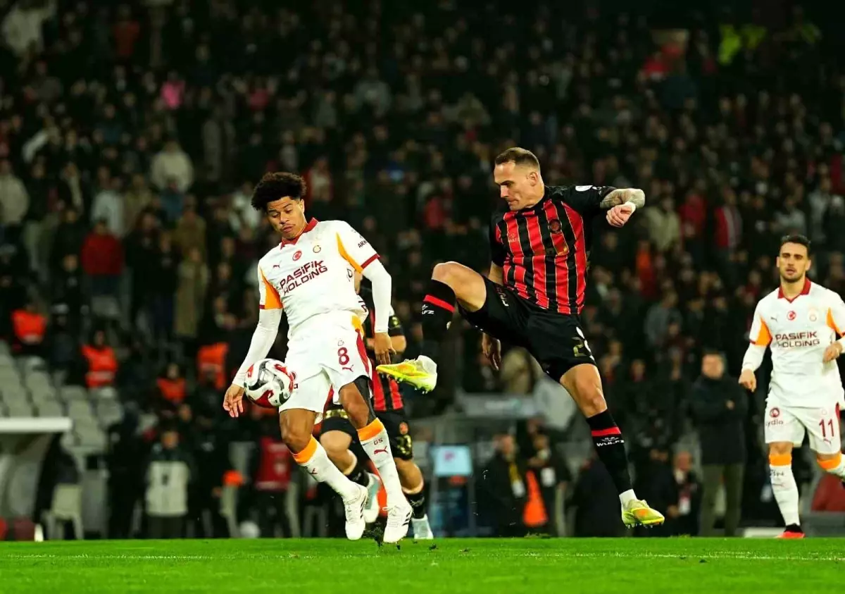 Trendyol Süper Lig: Fatih Karagümrük: 0 Galatasaray: 1 (Maç devam ediyor)