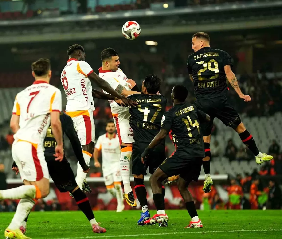 Trendyol Süper Lig: Fatih Karagümrük: 1 Galatasaray: 3 (Maç sonucu)