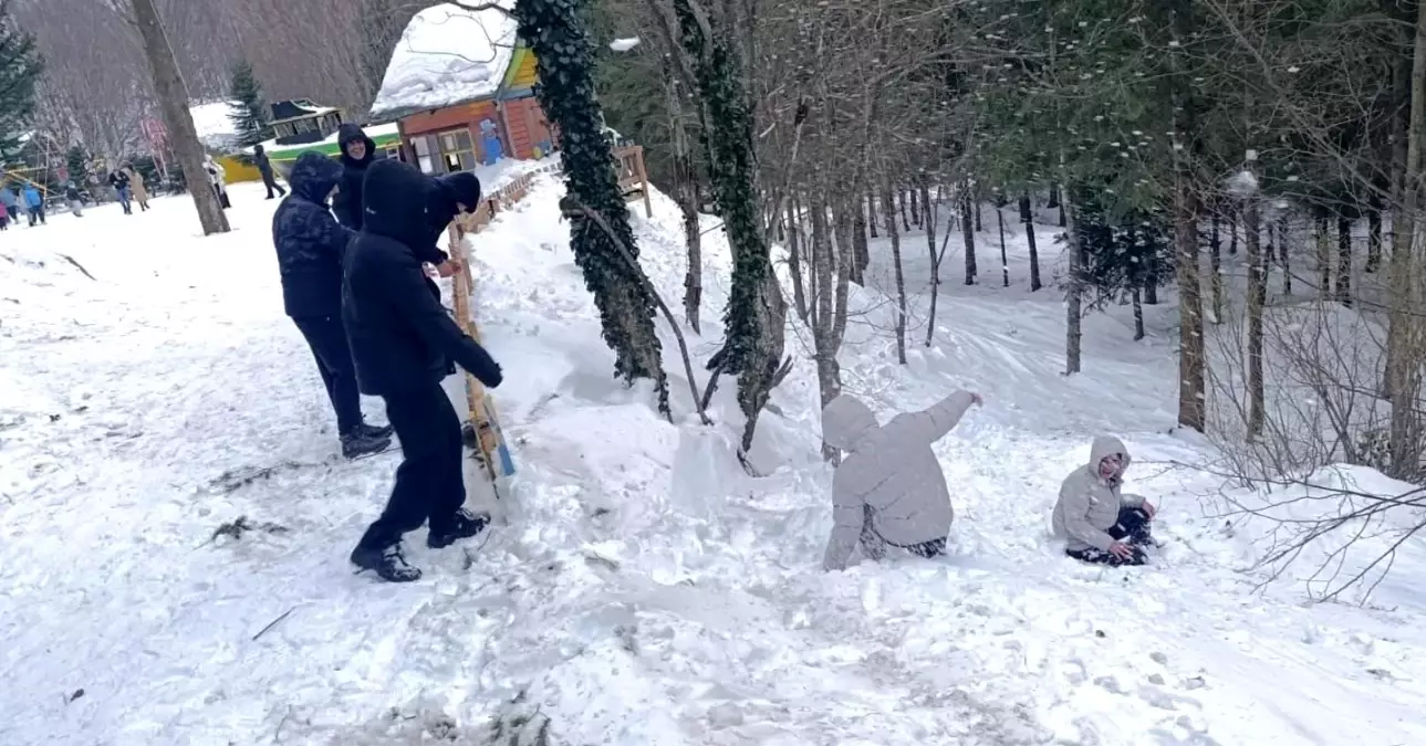 Yarıyıl tatilinde çocuklar Kartepe keyfi yaşadı