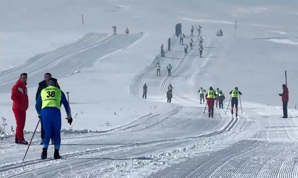 Yüksekova'da "Kayaklı Koşu Barış ve Kardeşlik 1. Etap yarışması" heyecanı