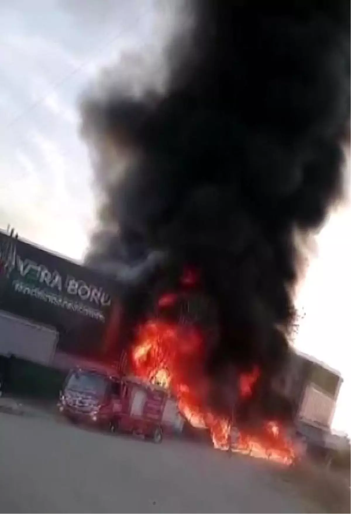 Adana'da plastik üretim tesisindeki yangın söndürüldü