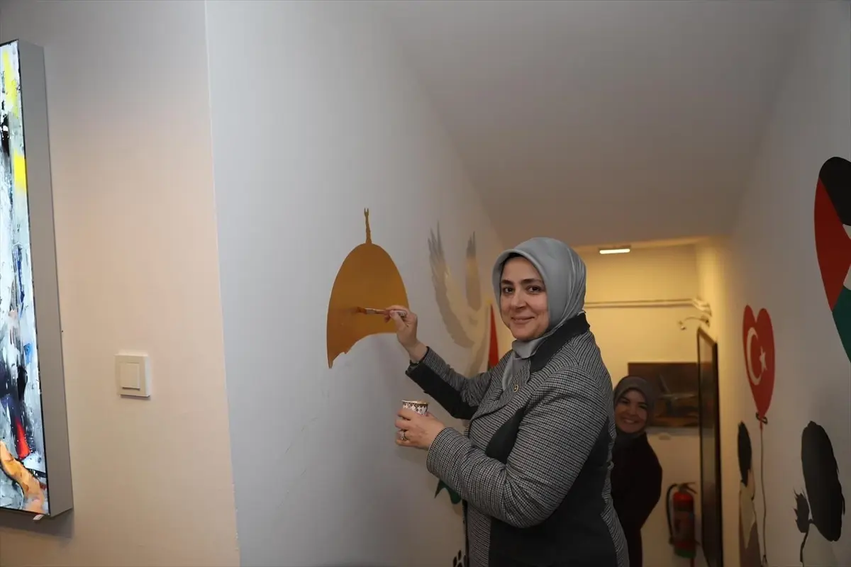 AK Parti Kadın Kolları duvar resimleriyle Gazze'deki insanlık dramına dikkati çekti