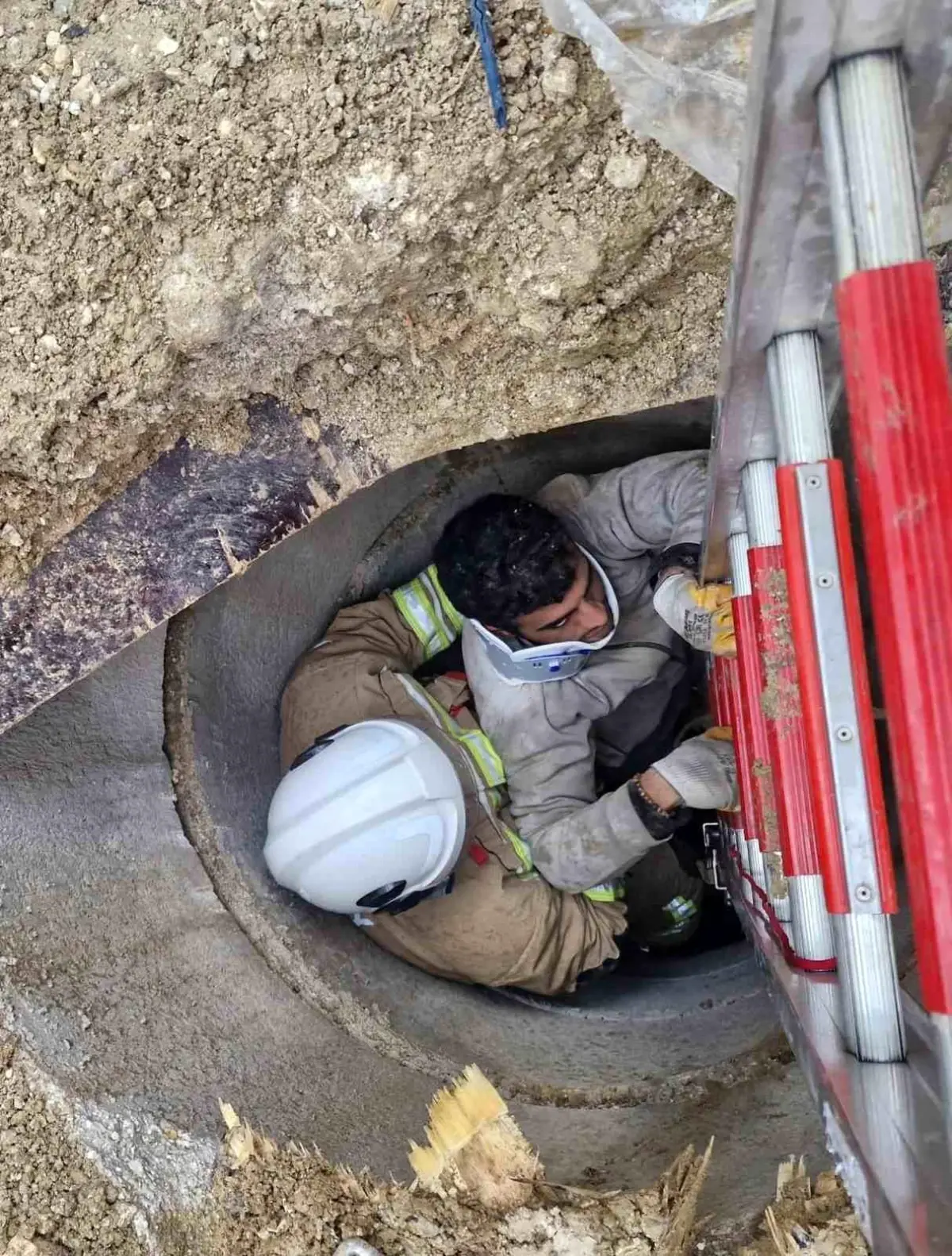Antakya'da kuyuya düşen vatandaş yaralandı