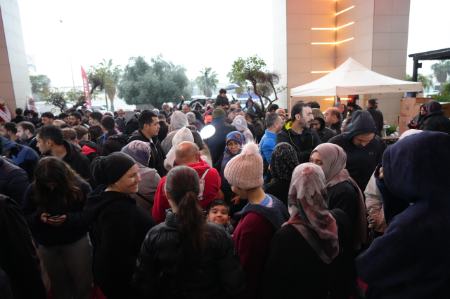 antalya da teknoloji indirimi izdihama yol acti 19501674 3408 m