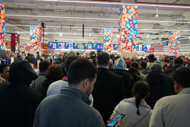 antalya da teknoloji indirimi izdihama yol acti 19501674 8464 m