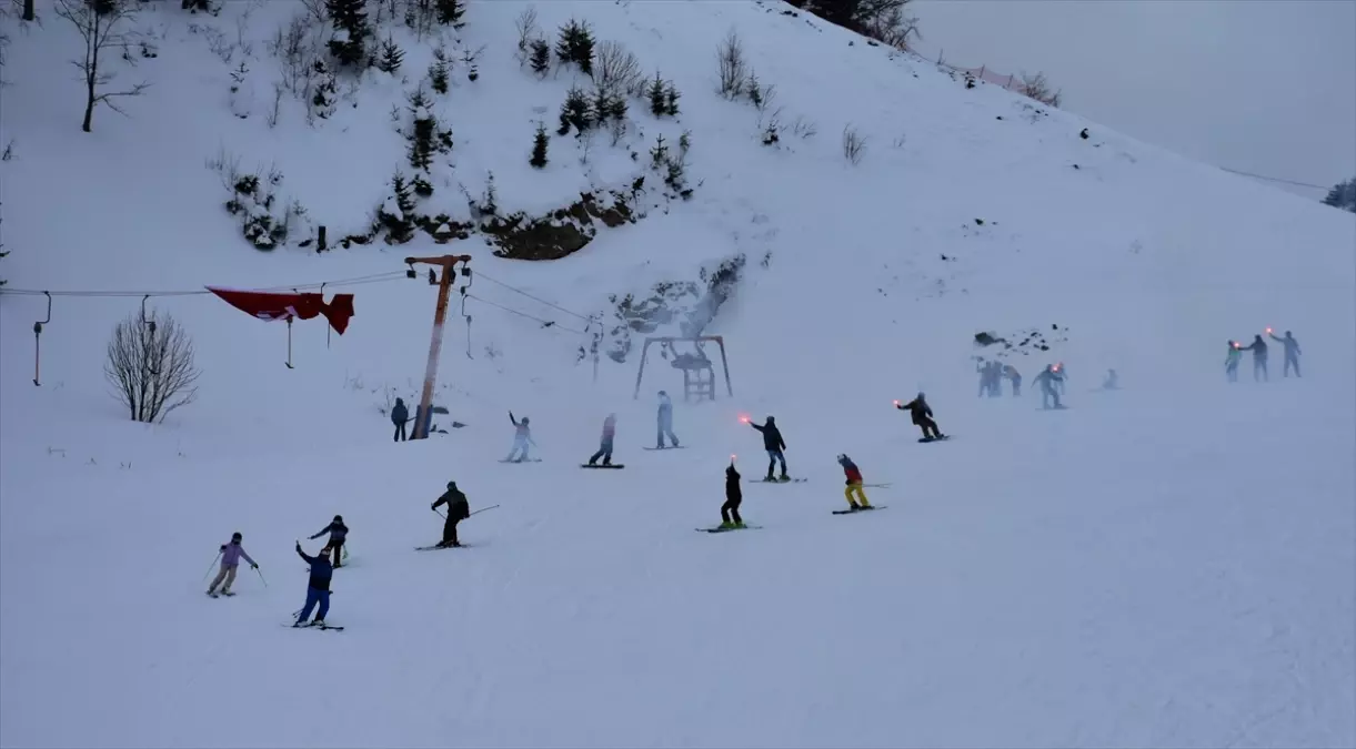 Artvin Atabarı Kayak Merkezi'nde 'Kar Şenliği' düzenlendi