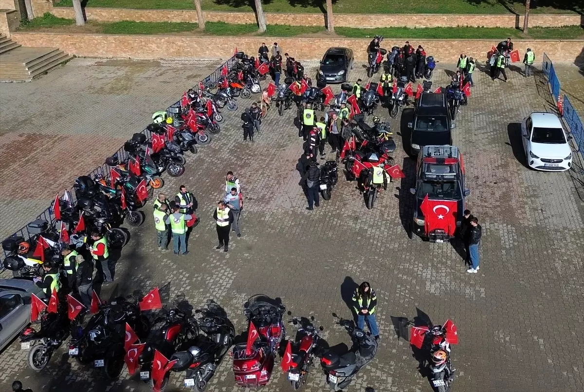 Bilecik'te motosiklet tutkunları Türk bayraklarıyla konvoy oluşturdu