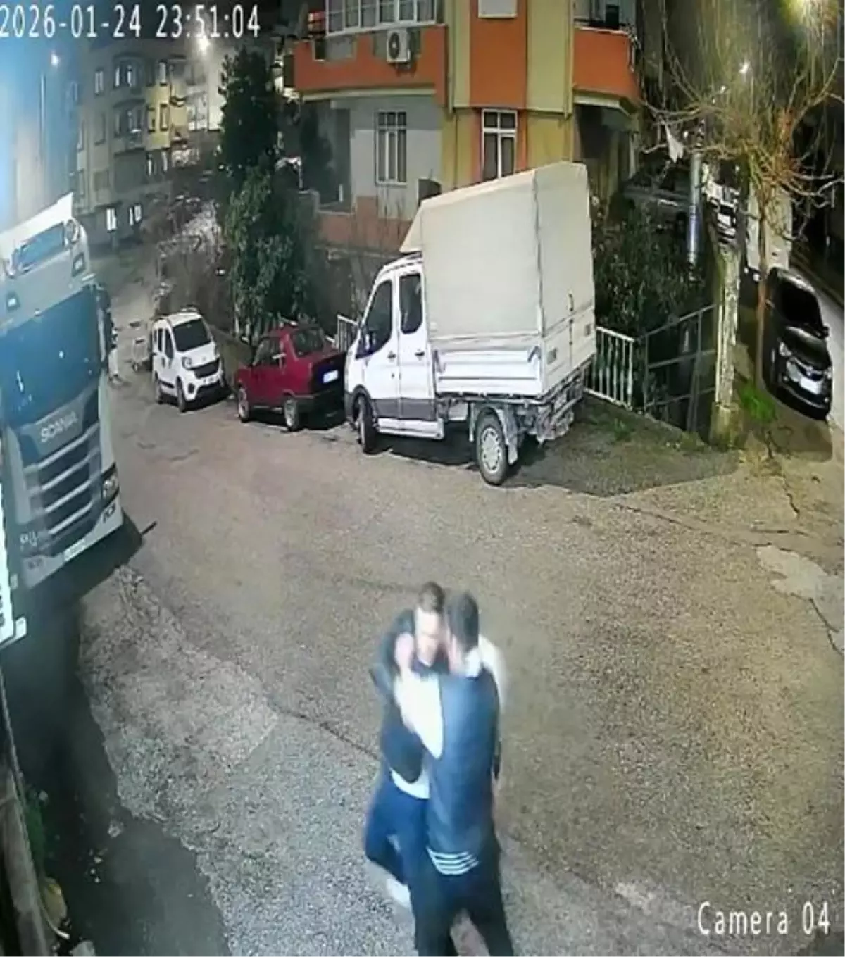 Birlikte alkol alırken tartıştığı arkadaşını ayrıldıktan sonra çağırıp bıçakla ağır yaraladı