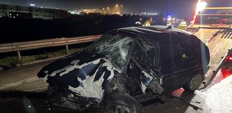 Bursa'da bariyerlere çarpan otomobildeki 2 kişi yaralandı
